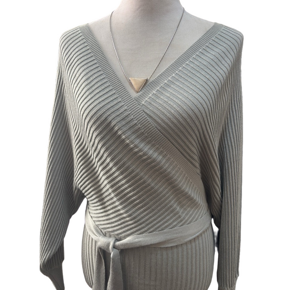 Love Tree NWOT. Sage textured deep V-neck front and back.Waist tie, size Medium. - Picture 6 of 12